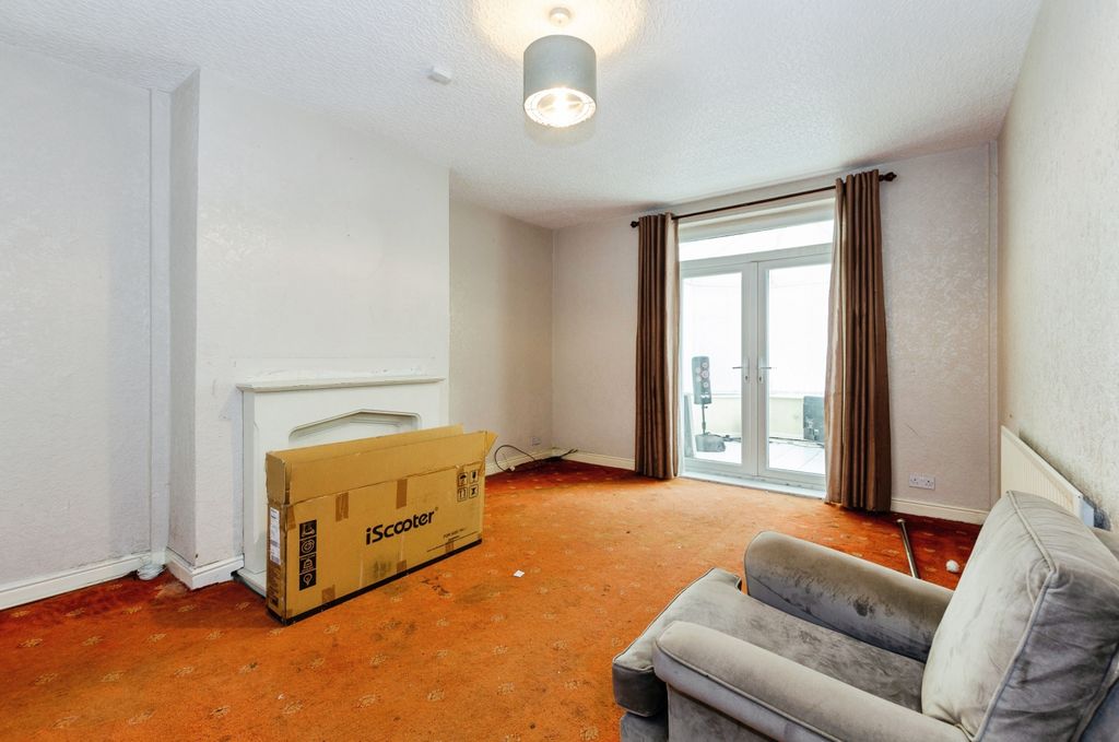 Property photo 2 of 11 5 Chestnut Road, Wigan Wn1 3Xg