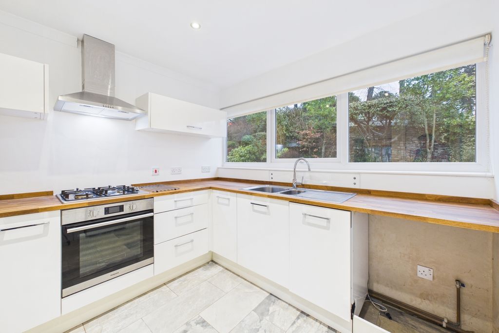 Property photo 2 of 21 Kitchen