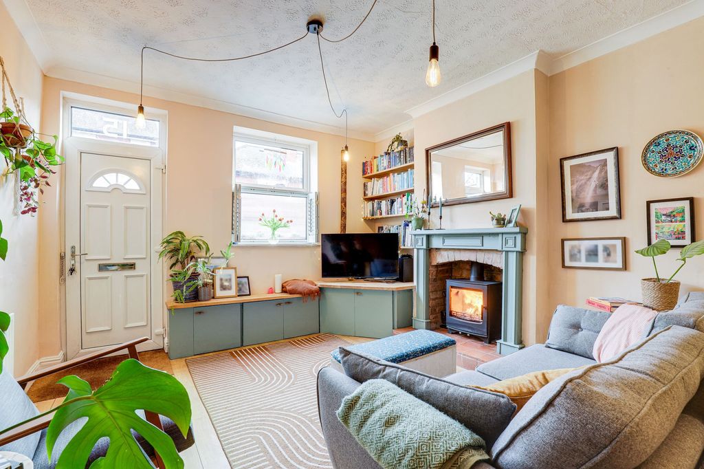 Property photo 2 of 21