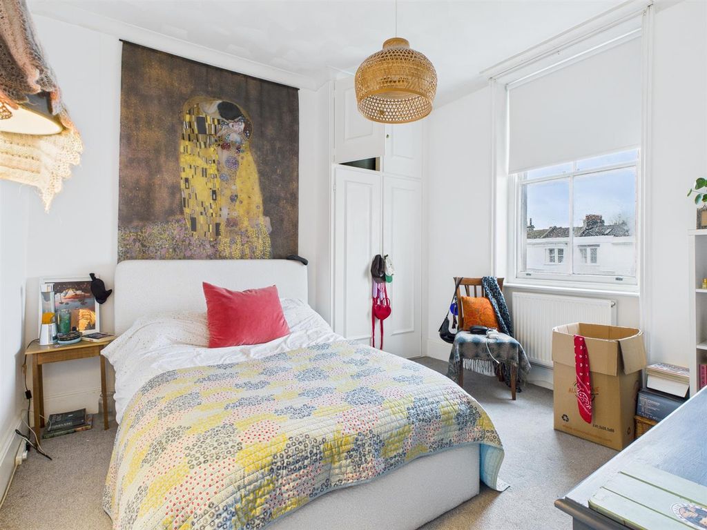 Property photo 3 of 8 Cam04311G0-Pr0092-Still006.Jpg