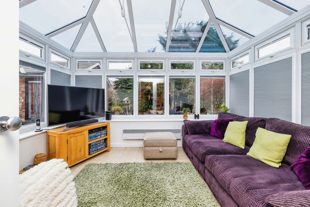 Property photo 3 of 21 Conservatory