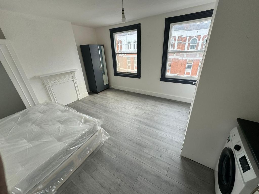 Property photo 2 of 3