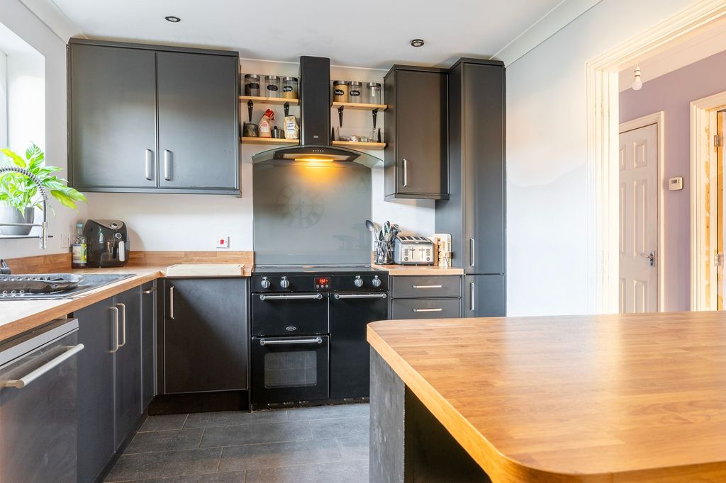 Property photo 3 of 24