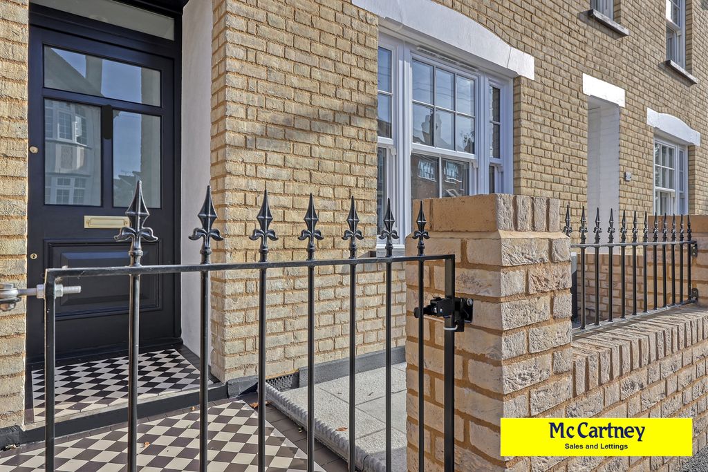 Property photo 2 of 33 Gallery