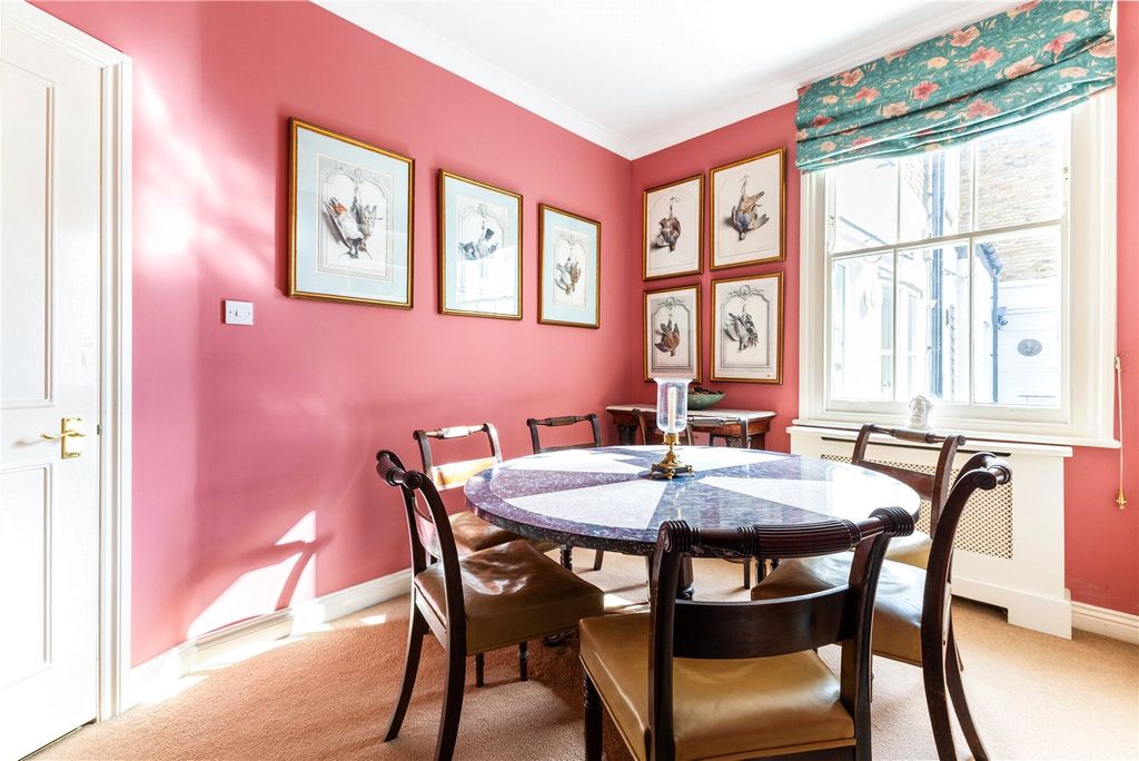 Property photo 2 of 12 Dining / Bedroom