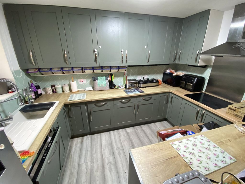 Property photo 2 of 21 Picture No. 05