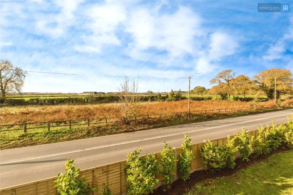 Property photo 3 of 27 Picture No. 32