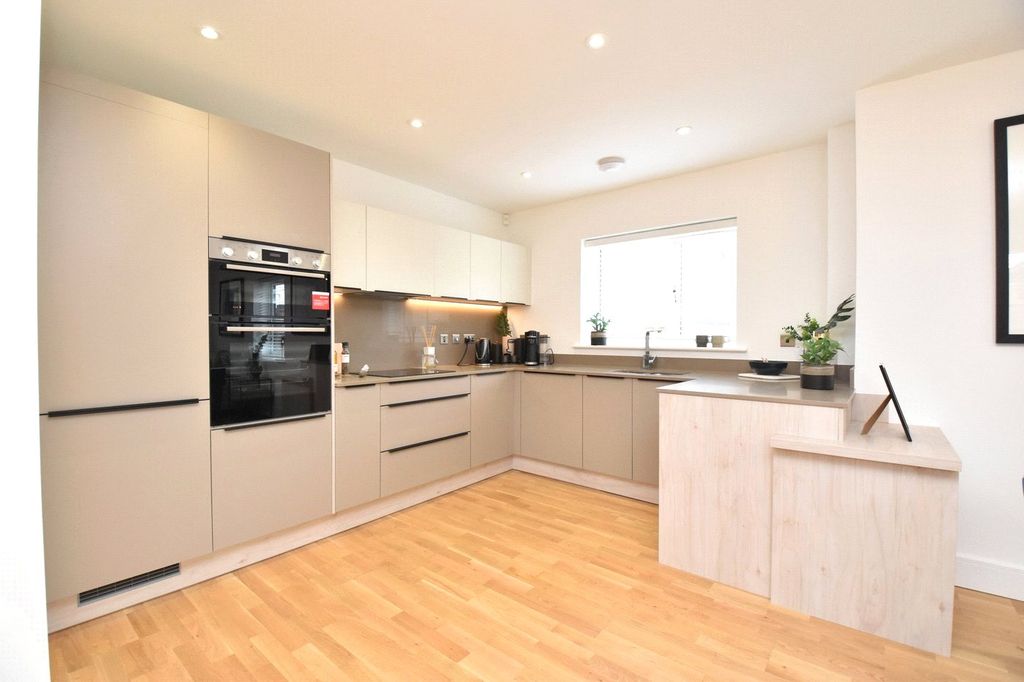 Property photo 3 of 16 Picture No. 22