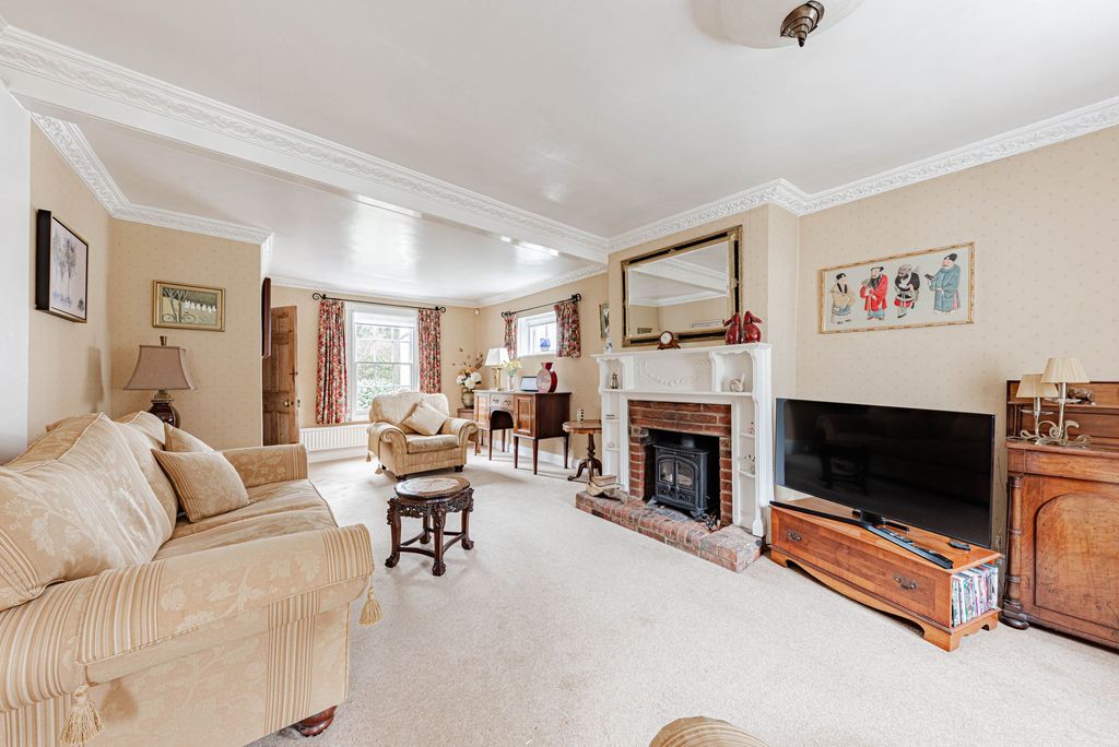 Property photo 2 of 35 Living Room (1)