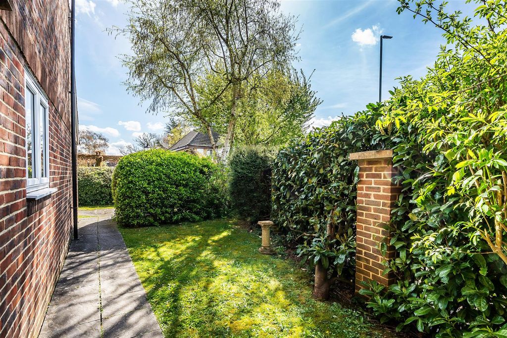 Additional image 22 of 2 bed maisonette for saleCrowhurst Mead, Godstone RH9