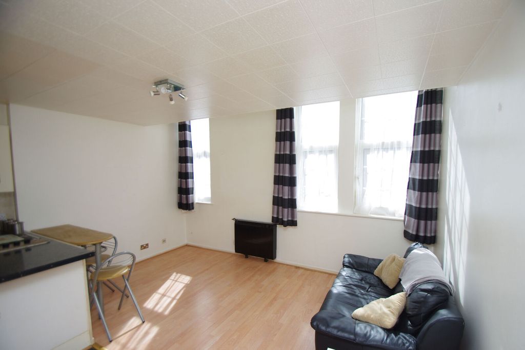 Property photo 3 of 8