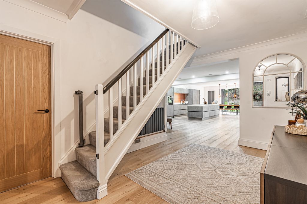 Property photo 2 of 35