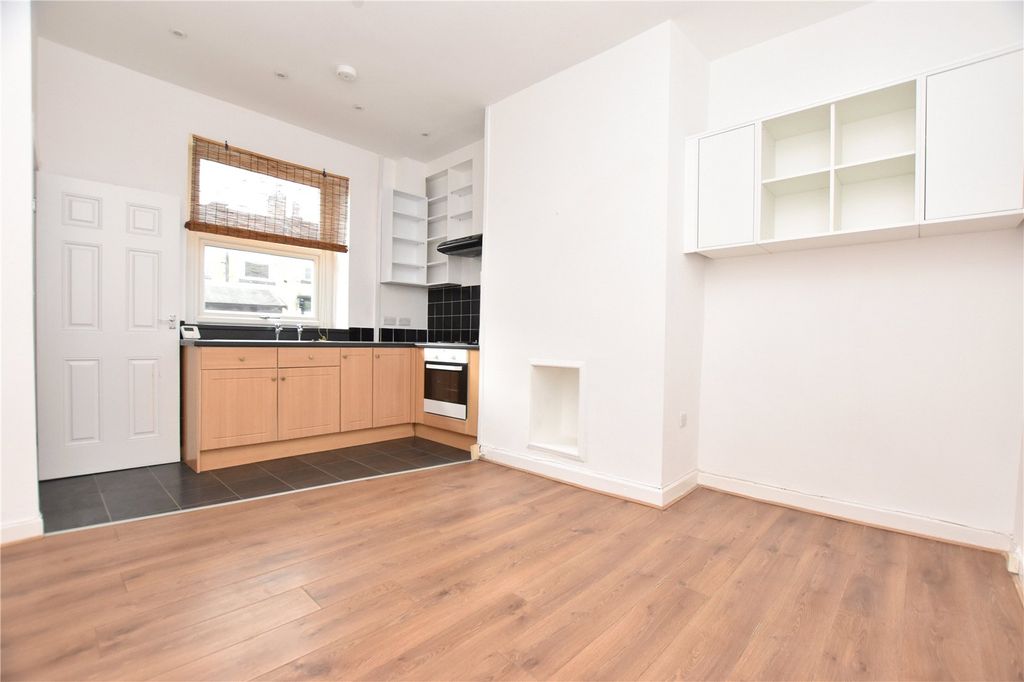 Property photo 2 of 11 Picture No. 13