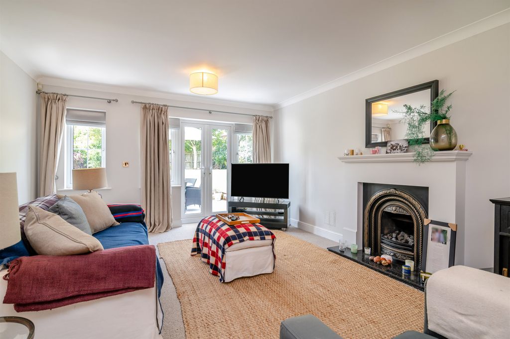 4 bed detached house for saleCarpenter Close, Langstone, Newport, Newport NP18 photo 4