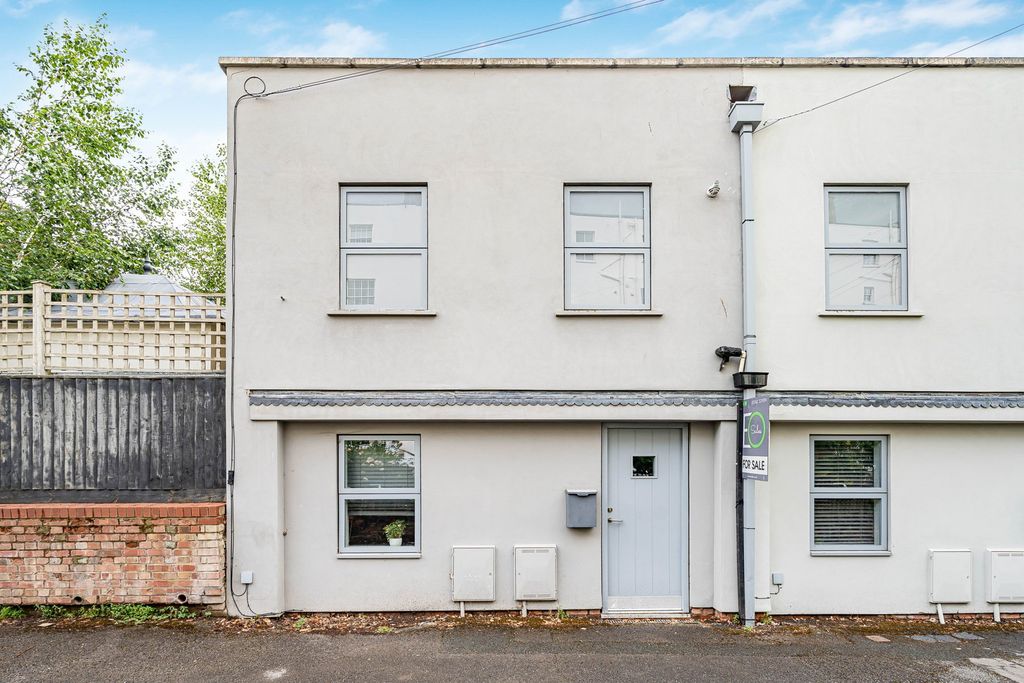 Property photo 1 of 2