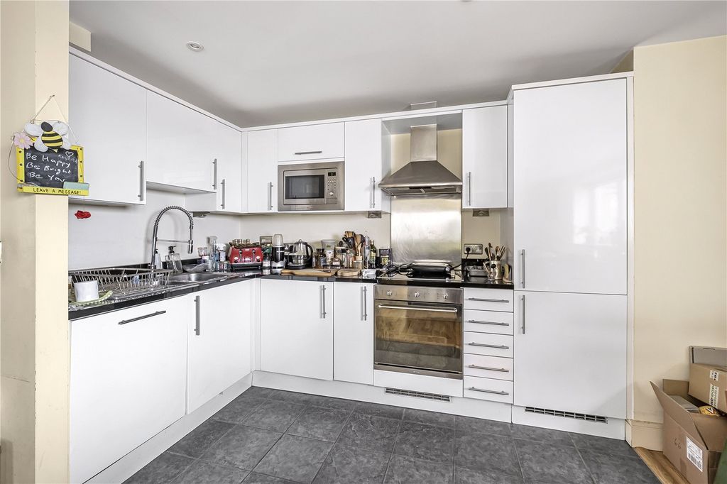 Property photo 2 of 11 Kitchen
