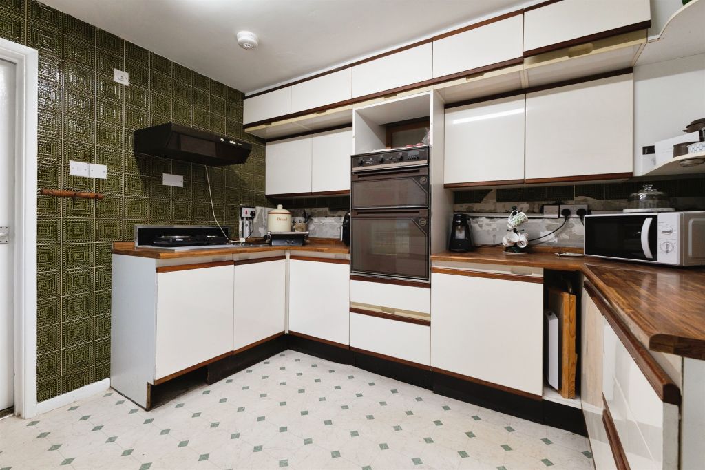 Property photo 3 of 17
