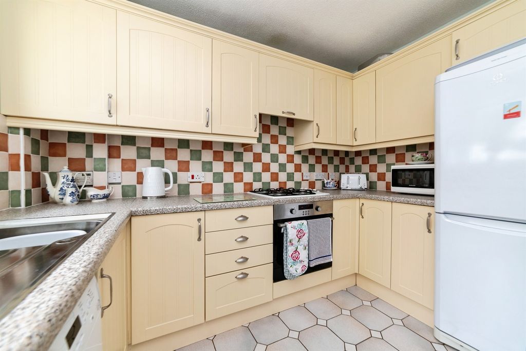Property photo 2 of 14