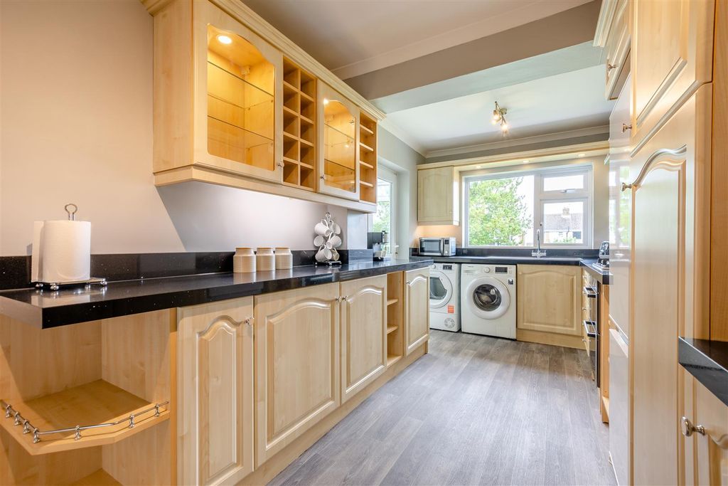 Property photo 2 of 15 Kitchen
