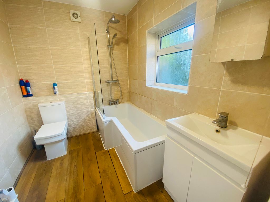 Property photo 3 of 5 Bathroom