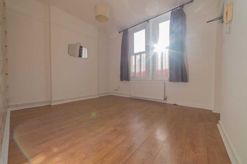 1 bed flat for saleMonthermer Road, Cathays CF24 photo 4