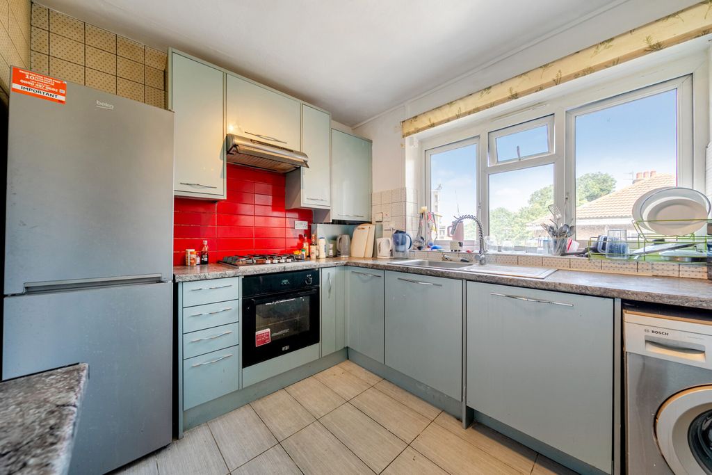 Property photo 2 of 18 Kitchen