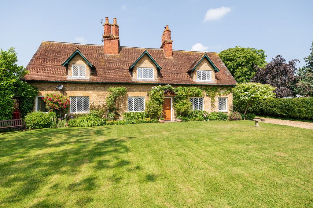 Property photo 1 of 32