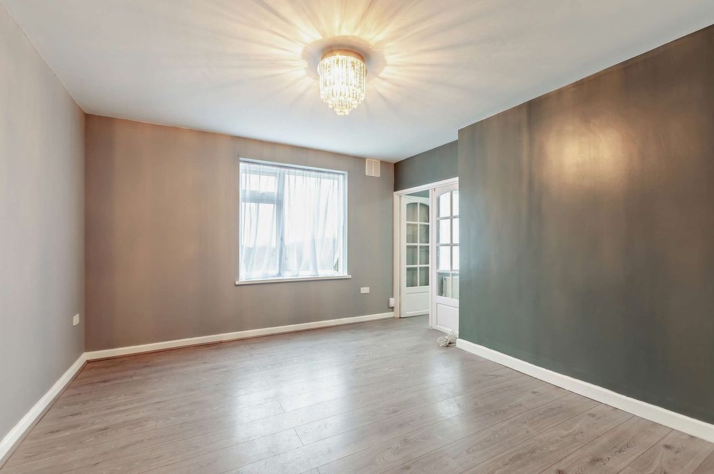 Property photo 3 of 25