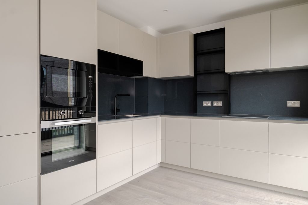 Property photo 2 of 5 Hawker House