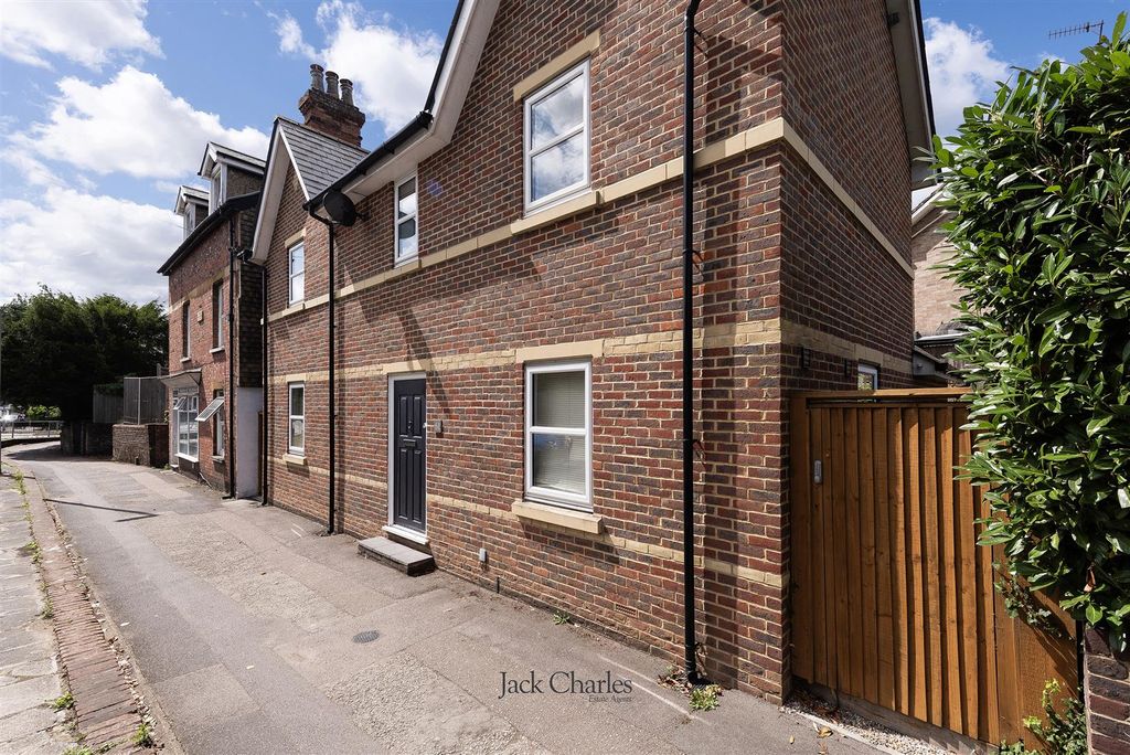Property photo 1 of 13 61 Shipbourne Rd, Tn10 3DX 002.Jpg