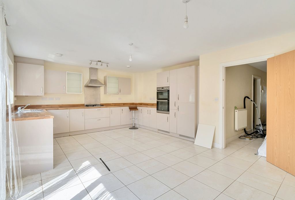 Property photo 2 of 18 Kitchen/Dining Room