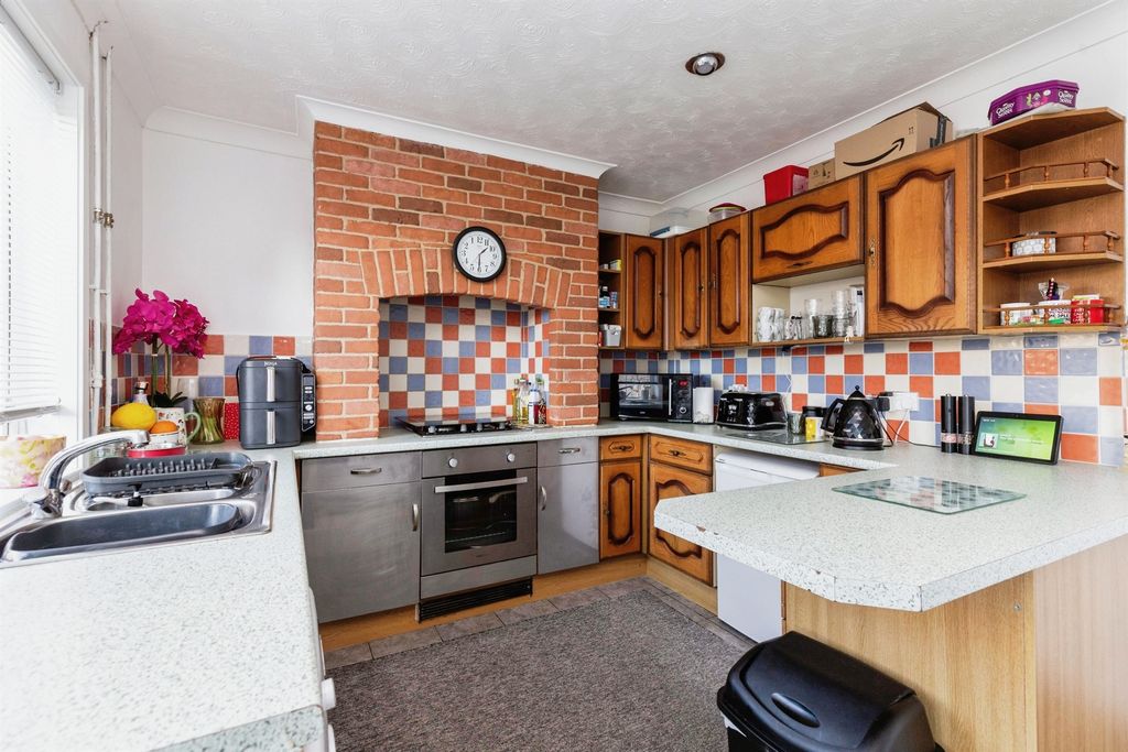Property photo 2 of 17