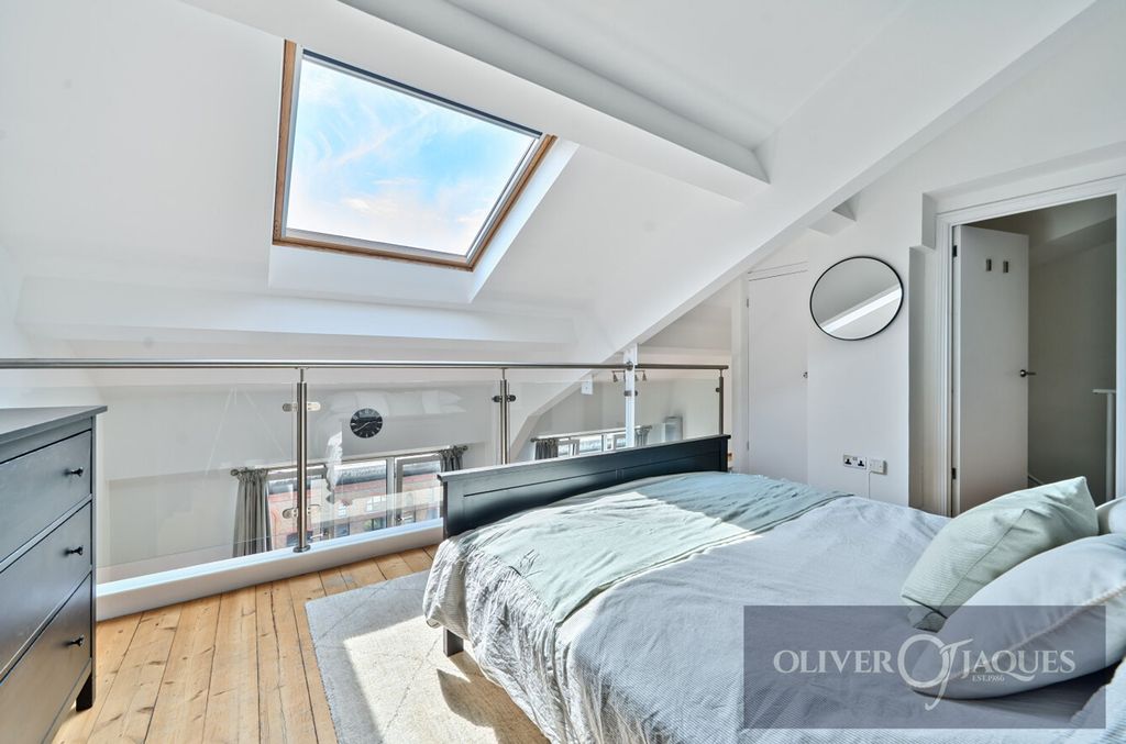 Property photo 2 of 19 Bedroom