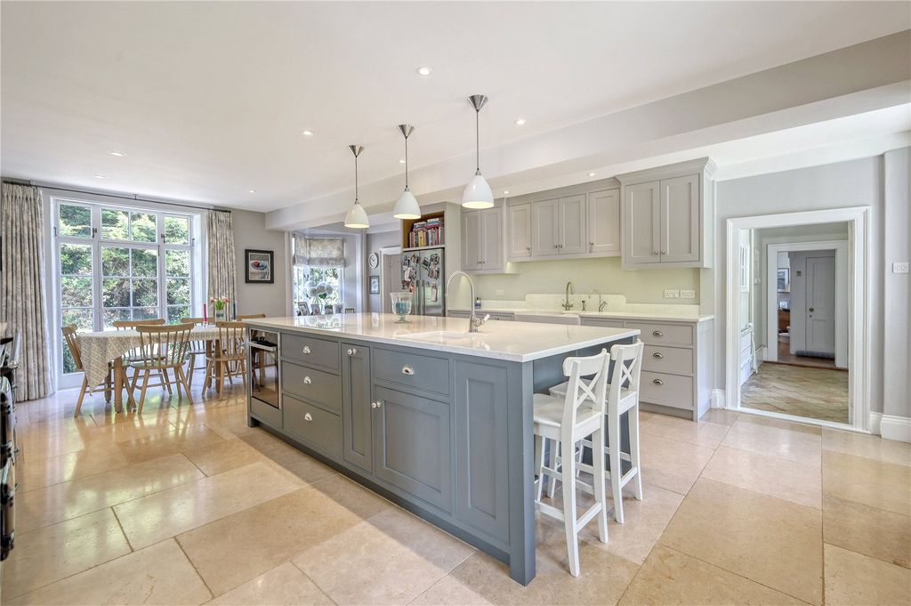 Property photo 2 of 24 Kitchen/Breakfast Rm