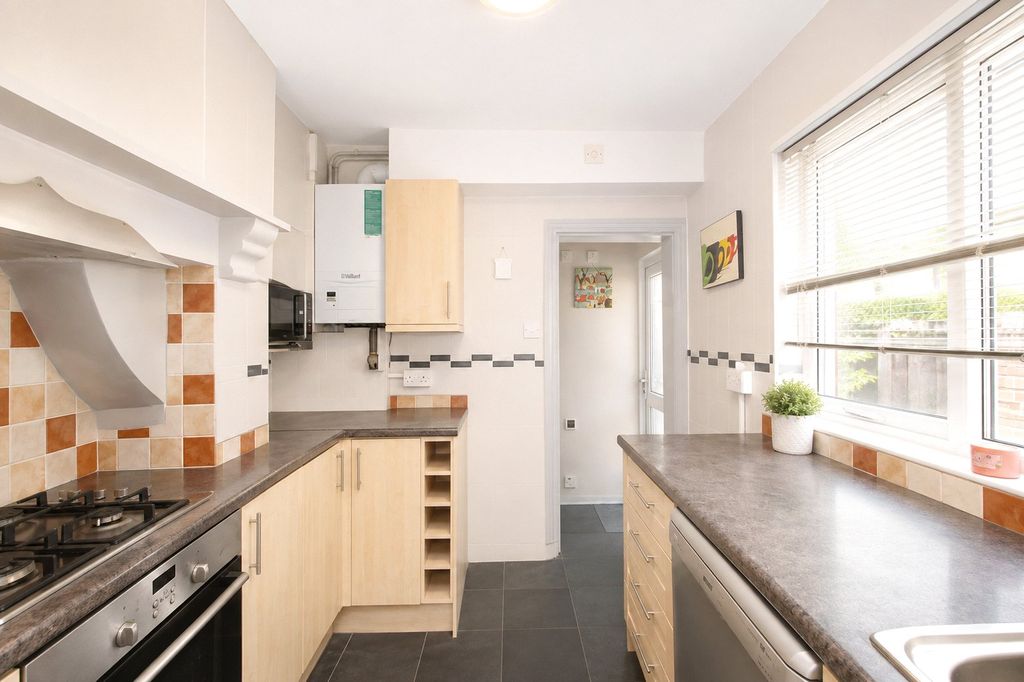 Property photo 2 of 9 Kitchen