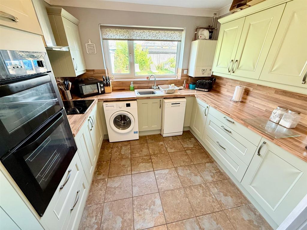 Property photo 2 of 19 Kitchen/Breakfast Room