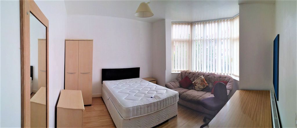 Property photo 2 of 28