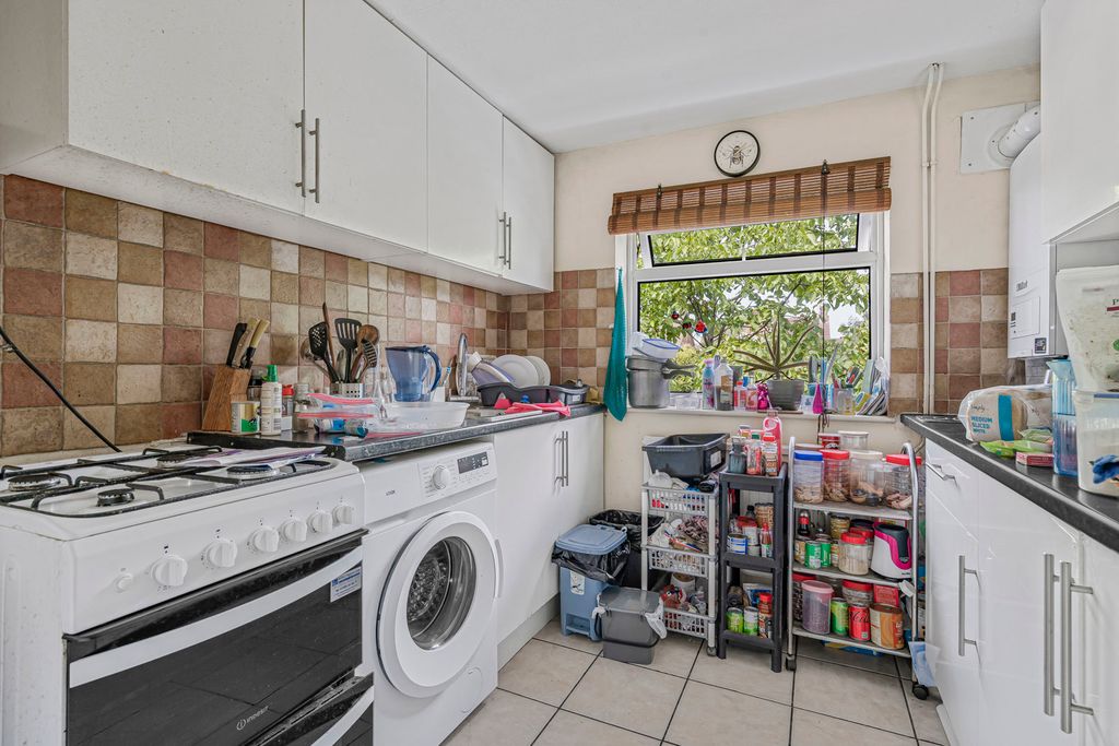 Property photo 3 of 9 Kitchen