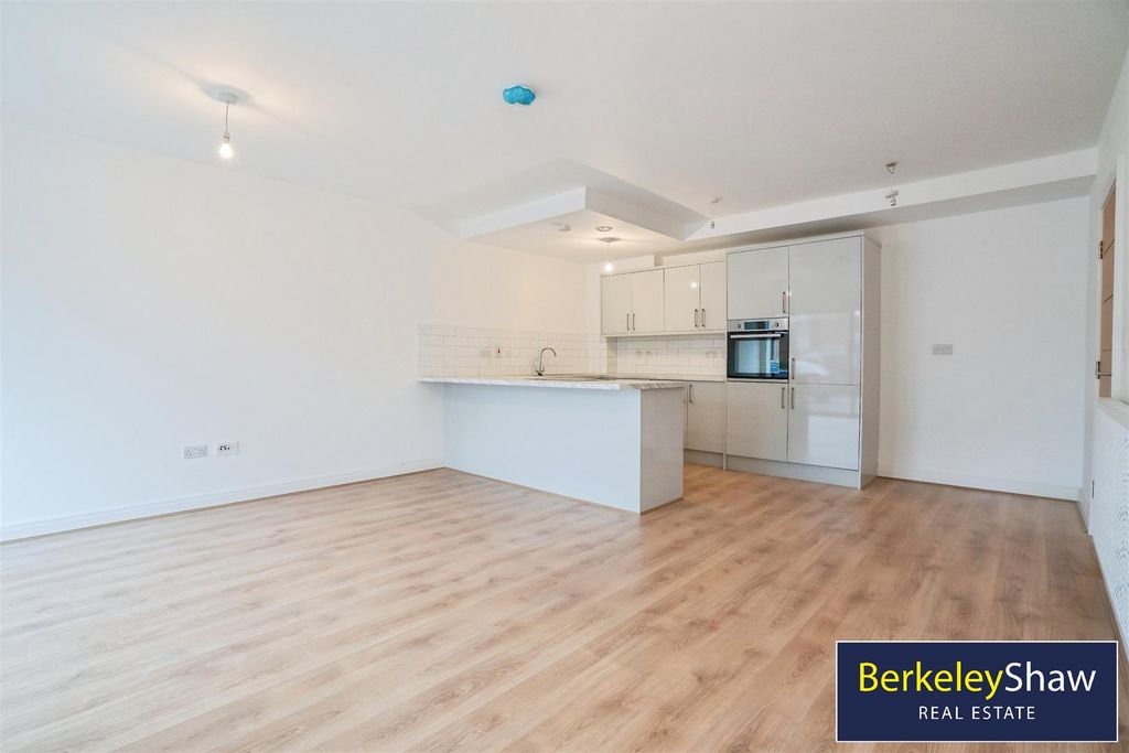 Property photo 2 of 16 Kitchen Diner/Living Area