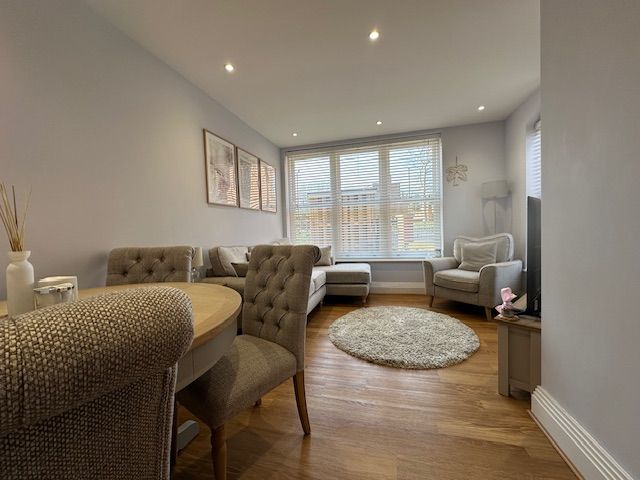 Property photo 2 of 10 Lounge