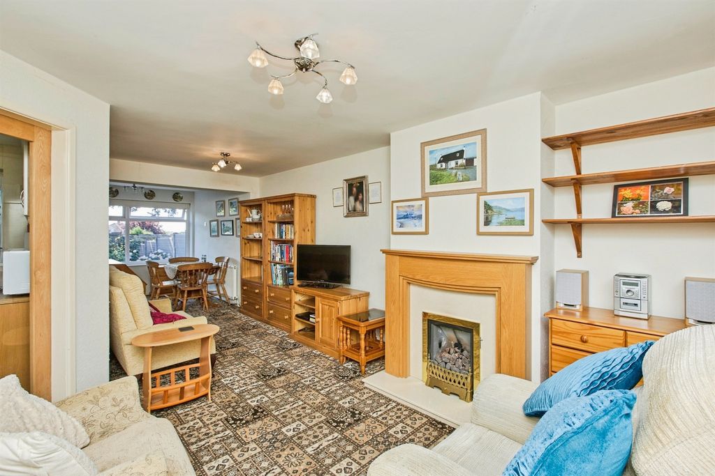 Property photo 2 of 20