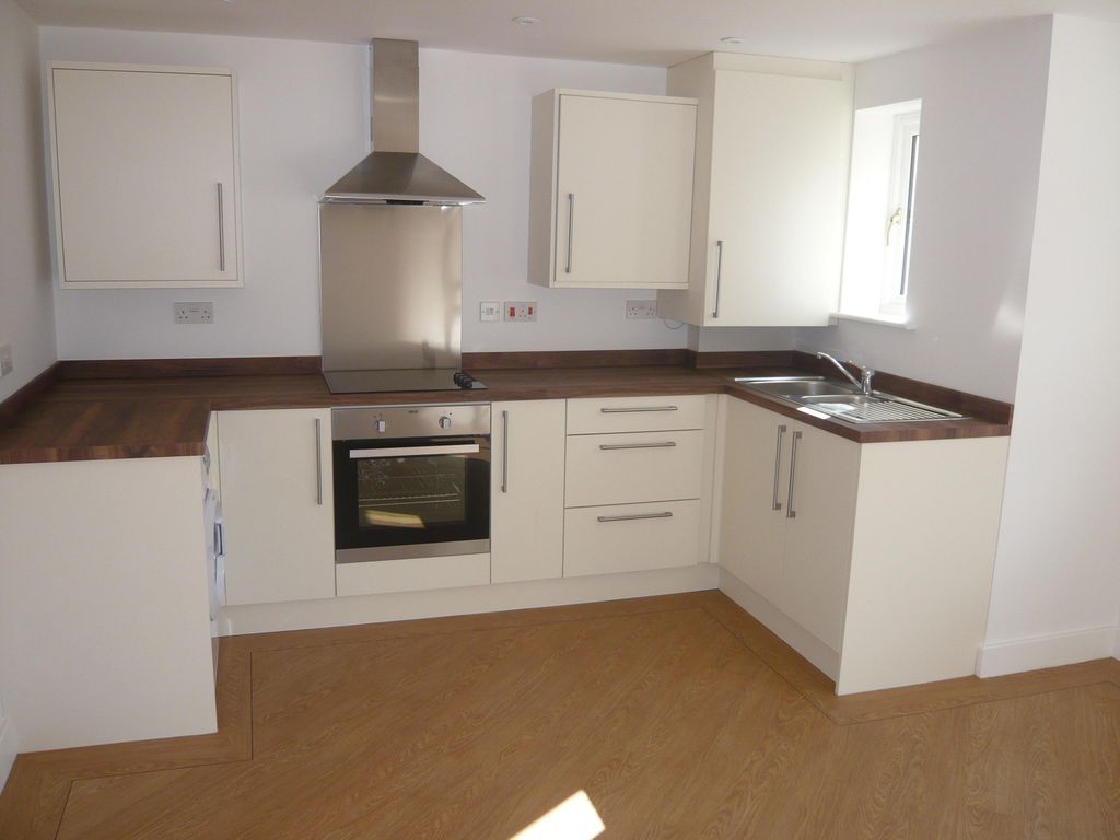 Property photo 2 of 6 Kitchen