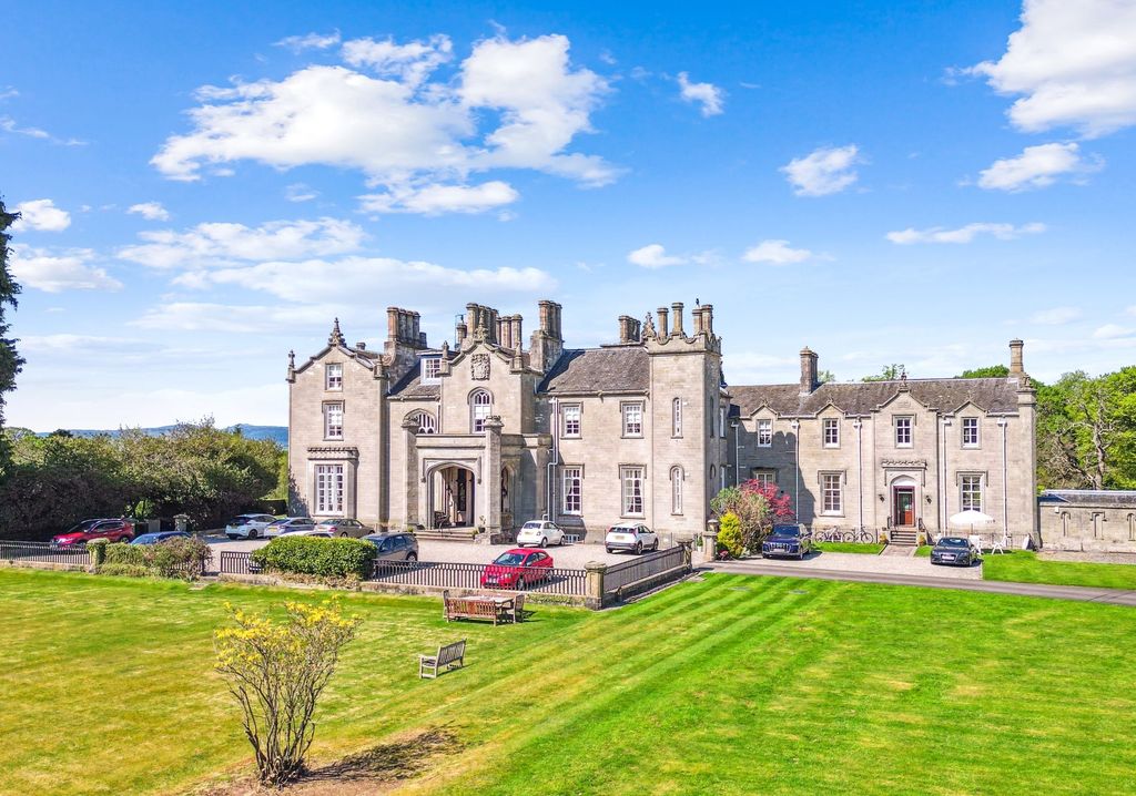 Property photo 1 of 33