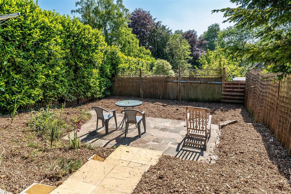 Additional image 8 of 2 bed maisonette for saleMinchin Close, Leatherhead KT22