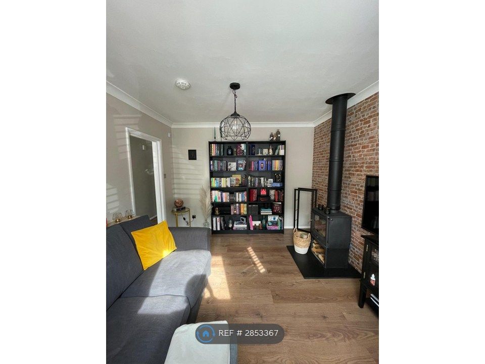 Property photo 2 of 34 Living Room