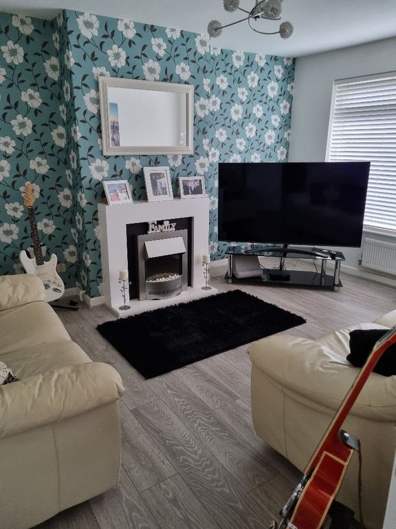 Property photo 1 of 8 Lounge