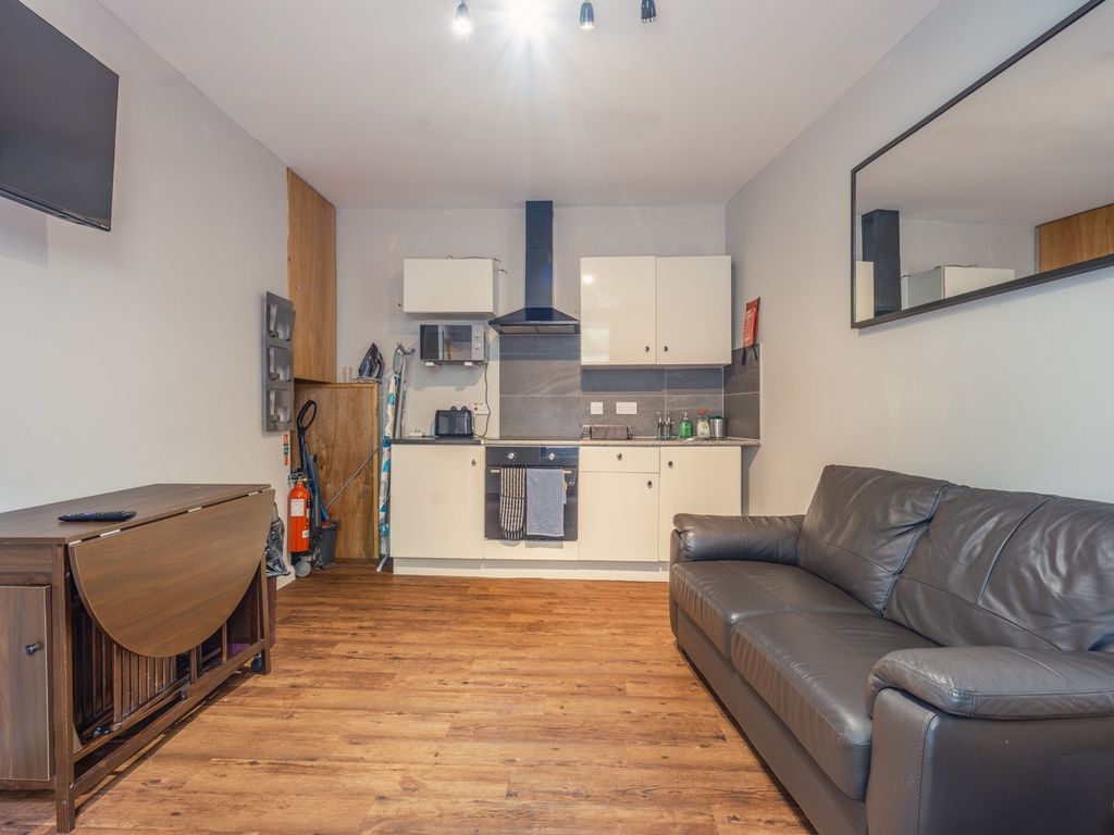 Property photo 2 of 17 4433221
