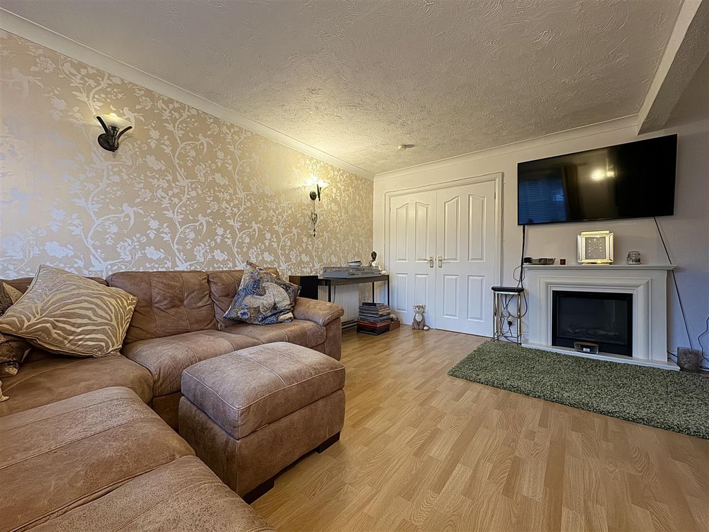 Property photo 3 of 34