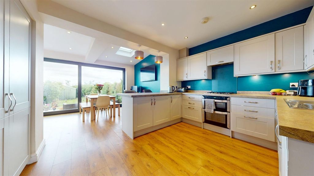 Property photo 3 of 27 Higher Lane Kitchen
