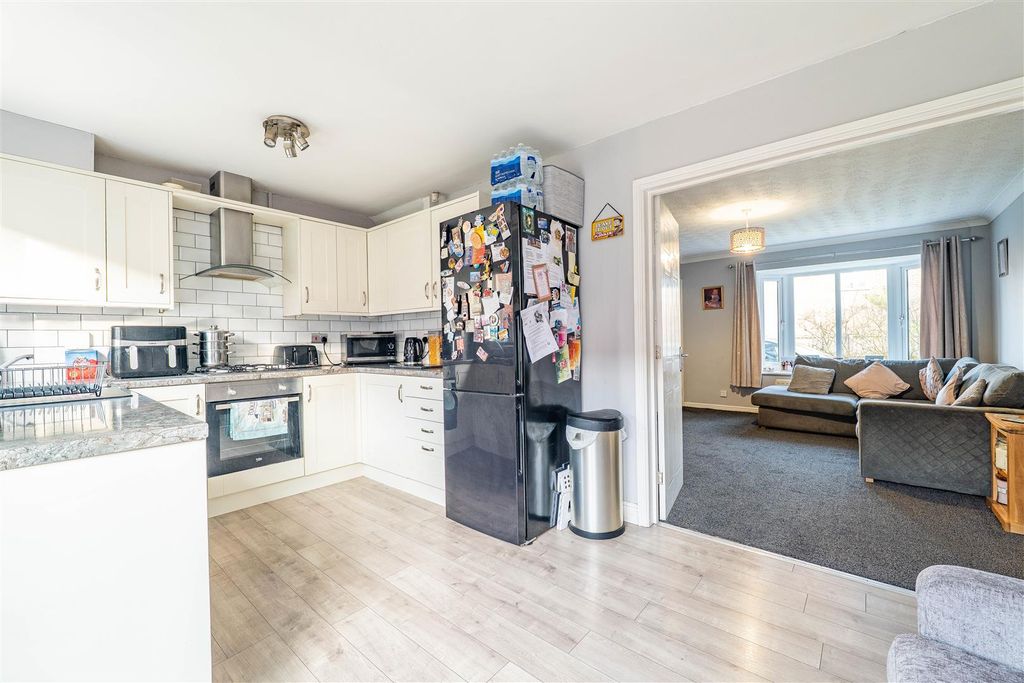 Property photo 3 of 18 Kitchen/Dining Room